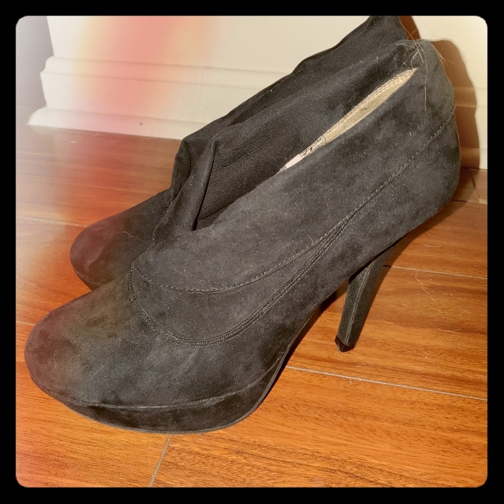 Women's Black Suede Heels 8 1/2 worn once